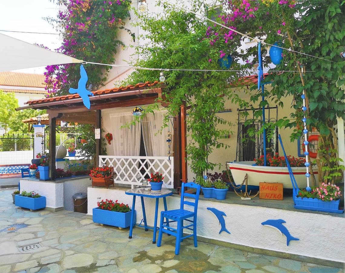 Haus Niko Apartments And Suites Nea Poteidaia Bagian luar foto