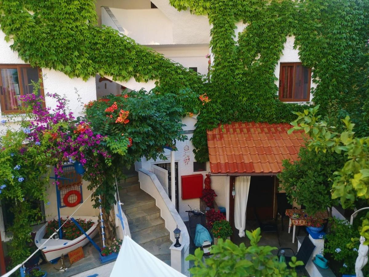 Haus Niko Apartments And Suites Nea Poteidaia Bagian luar foto