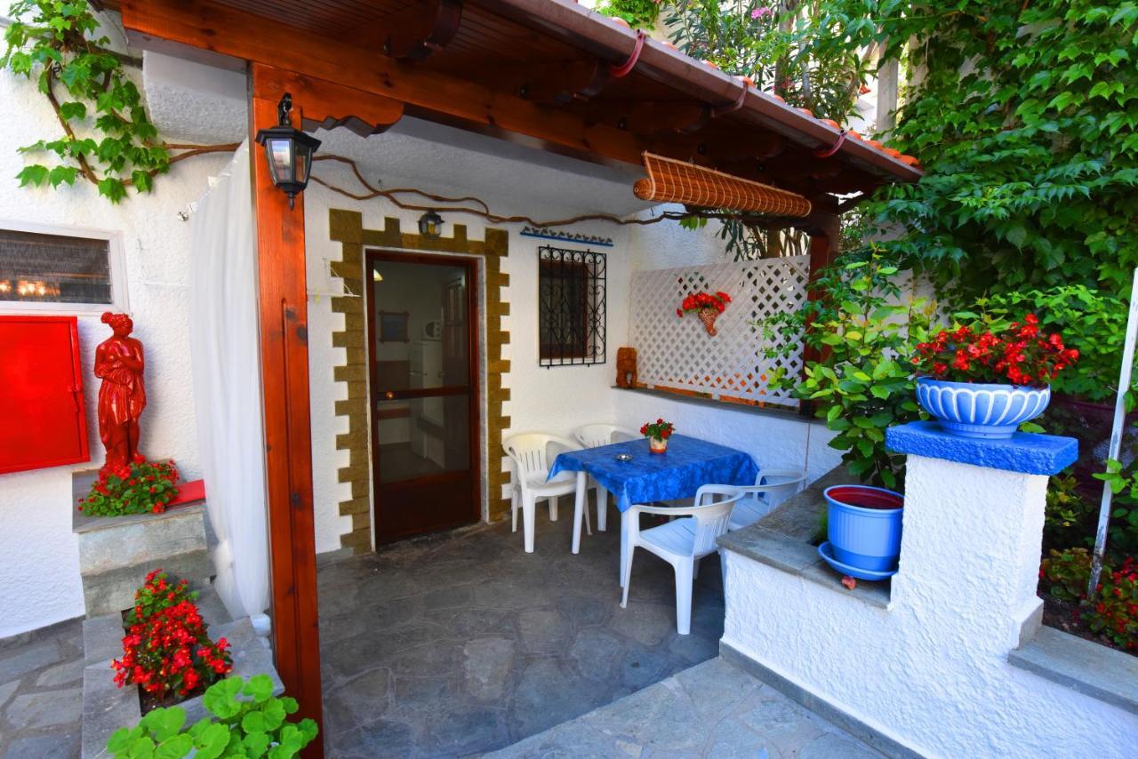 Haus Niko Apartments And Suites Nea Poteidaia Ruang foto