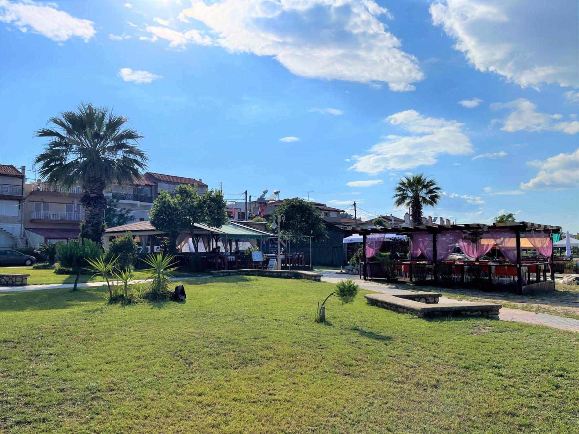 Haus Niko Apartments And Suites Nea Poteidaia Bagian luar foto