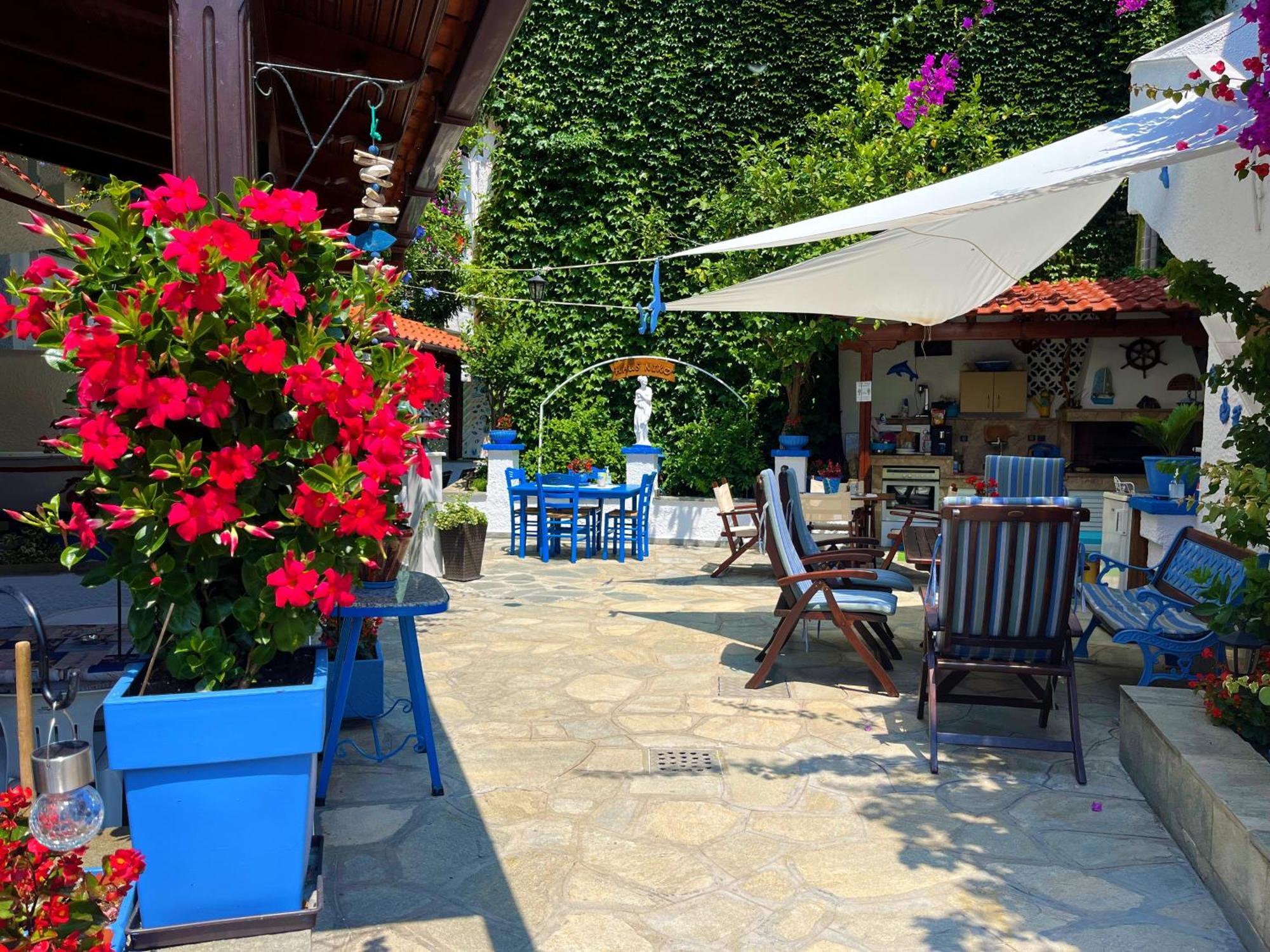 Haus Niko Apartments And Suites Nea Poteidaia Bagian luar foto