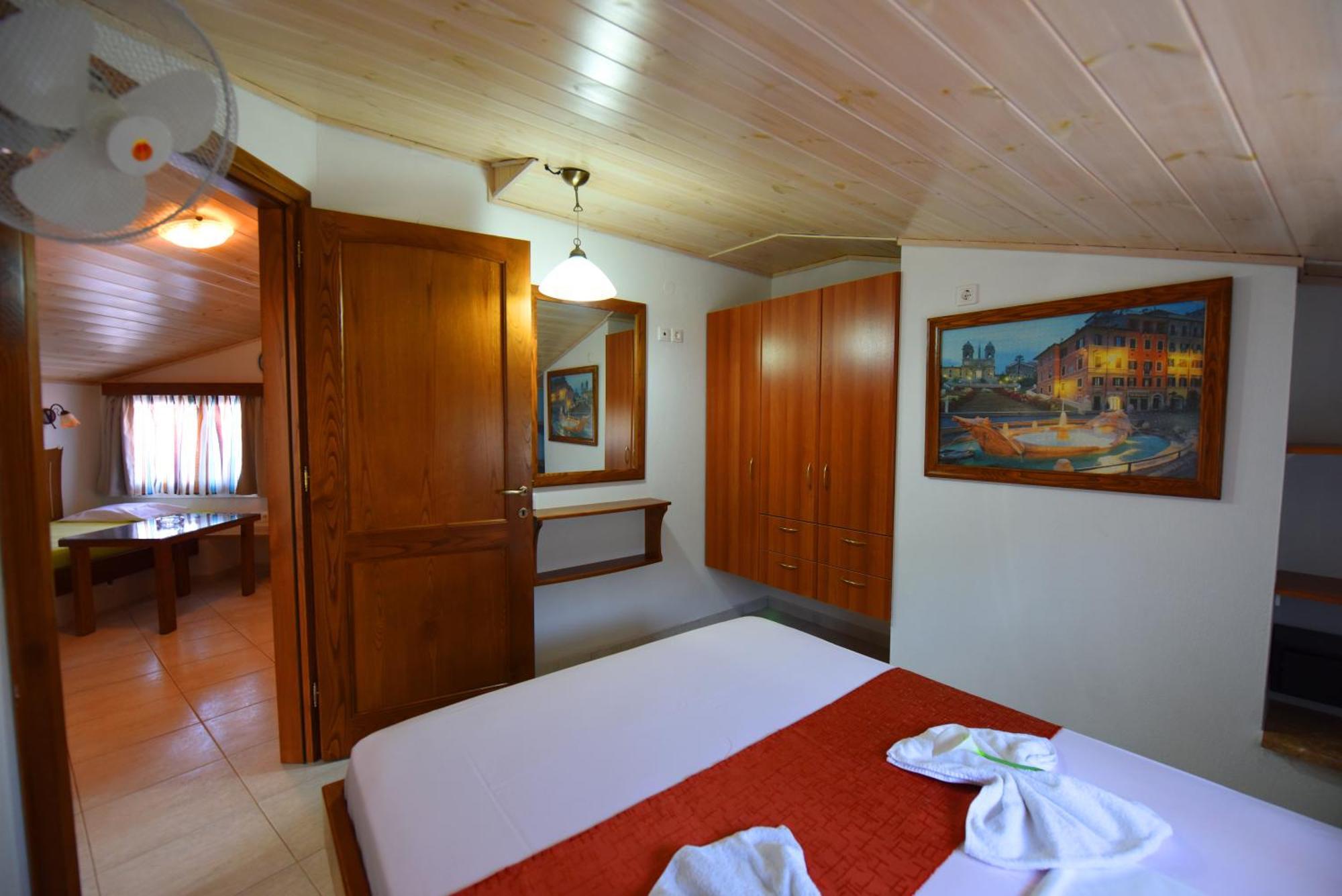Haus Niko Apartments And Suites Nea Poteidaia Ruang foto