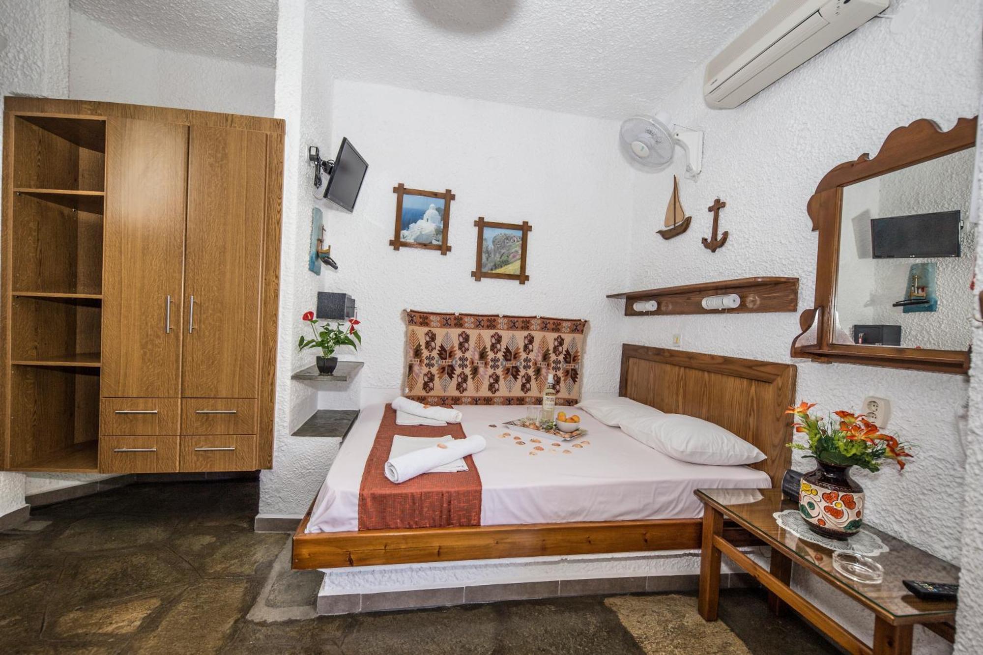 Haus Niko Apartments And Suites Nea Poteidaia Ruang foto