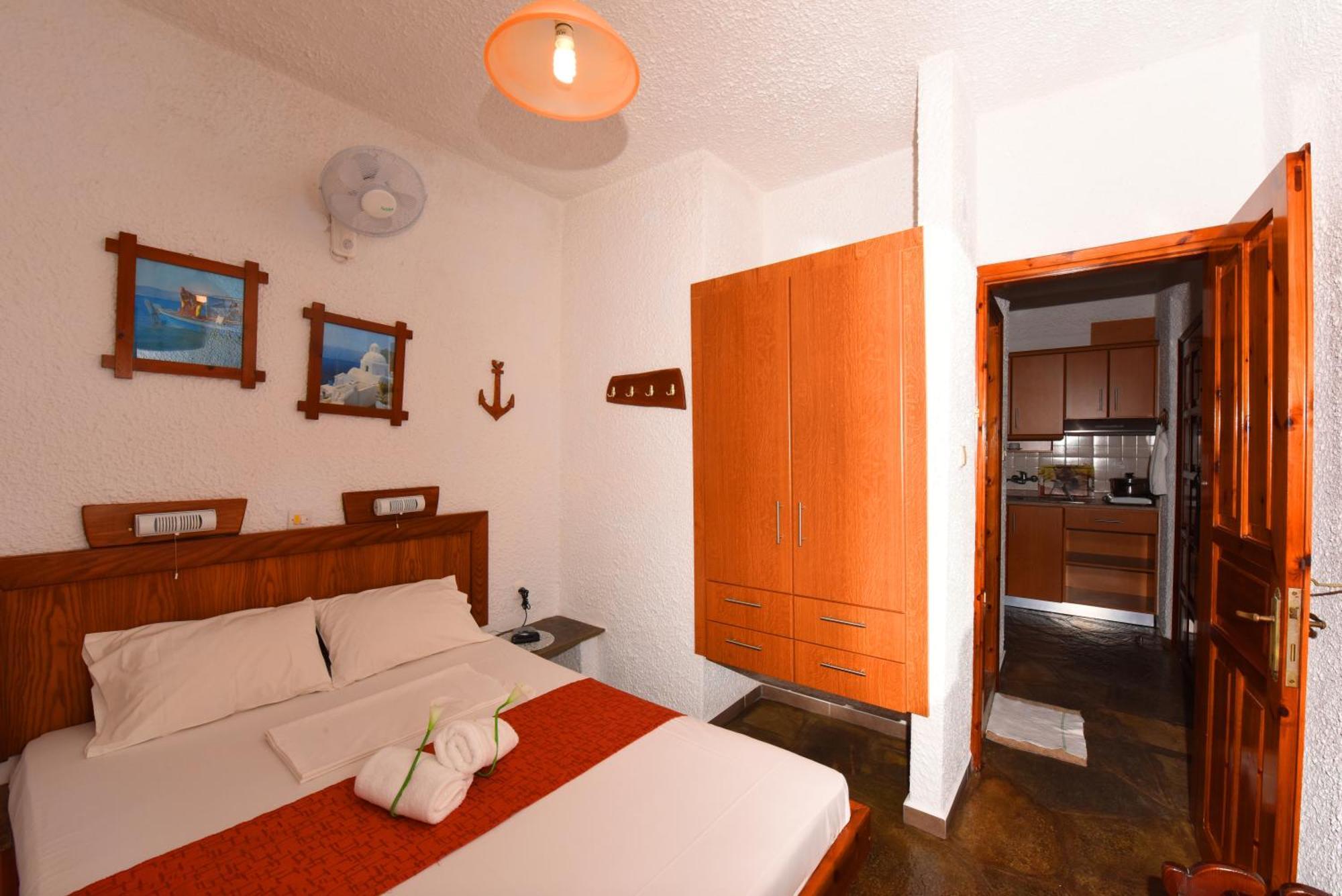 Haus Niko Apartments And Suites Nea Poteidaia Ruang foto