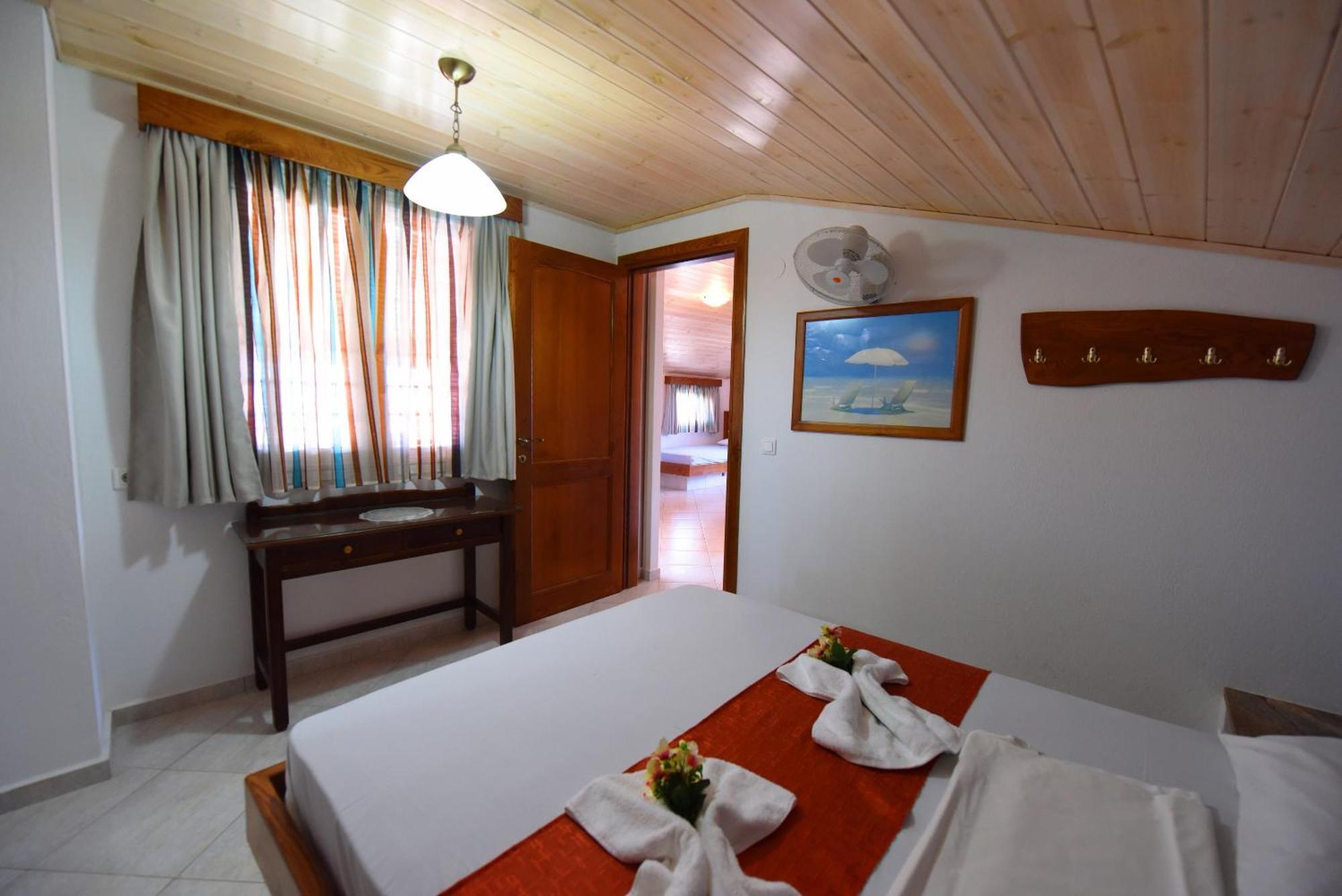 Haus Niko Apartments And Suites Nea Poteidaia Ruang foto