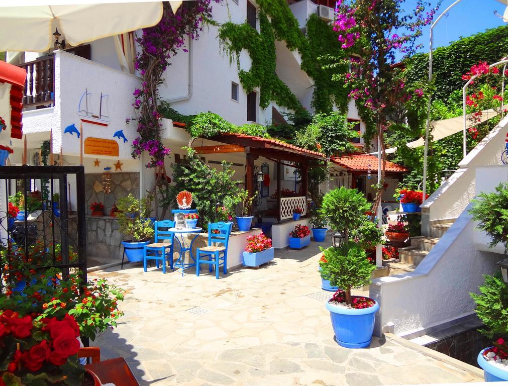 Haus Niko Apartments And Suites Nea Poteidaia Bagian luar foto